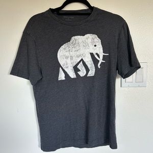 Banana Republic Men’s S Elephant Graphic Tee